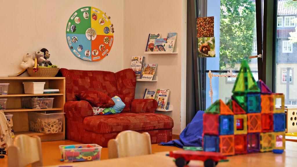 Blick in einen Gruppenraum unseres Familienzentrums St Bernward in Hildesheim.